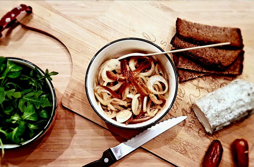 Salade d'oignons crus